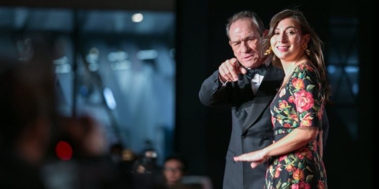 Βρέθηκε νεκρή σε ξενοδοχείο του Σαν Φρανσίσκο η κόρη του Τόμι Λι Τζόουνς