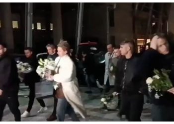 «Αδέρφια ζείτε» – Θρήνος στην Τούμπα (βίντεο)