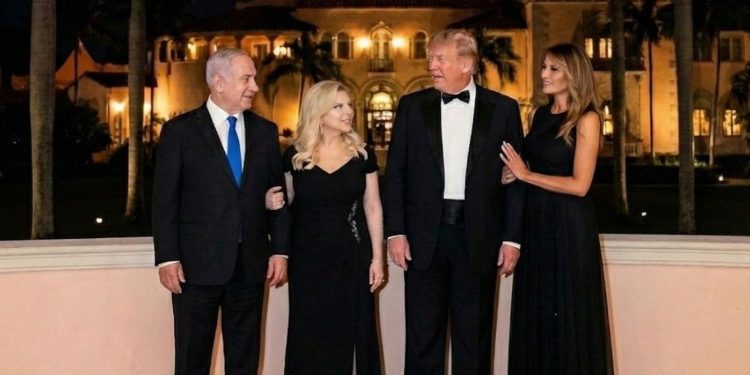 Ο Τραμπ υποδέχτηκε το 2026 με ευχή για «Ειρήνη στη Γη» δίπλα στον Νετανιάχου