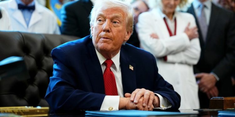 Συνεχίζει τις απειλές ο Τραμπ σε Κούβα, Ιράν και Κολομβία: «Οι ΗΠΑ κυβερνούν τη Βενεζουέλα» δήλωσε