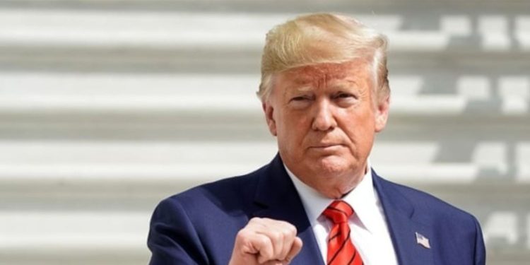 Ο Τραμπ χλευάζει την άμυνα της Γροιλανδίας: «Βασίζεται σε δύο έλκηθρα με σκύλους»