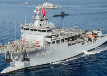 Αιγαίο: Τουρκική φρεγάτα παρενόχλησε πλοίο πόντισης καλωδίου