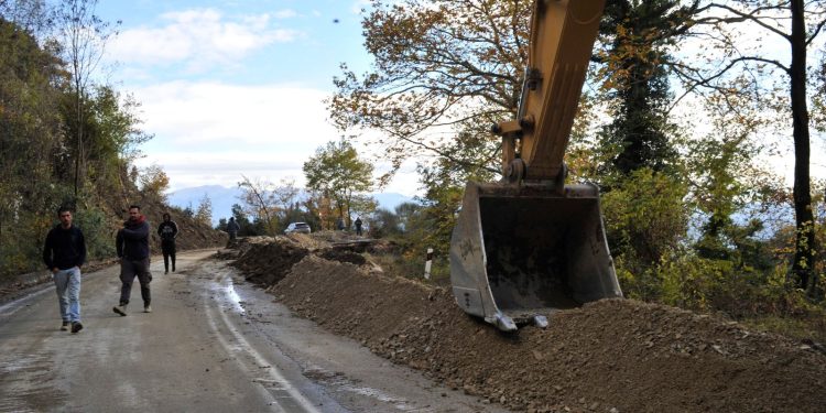 Έντονα καιρικά φαινόμενα δημιουργούν προβλήματα στα Τζουμέρκα