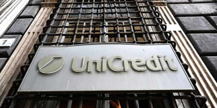 Η UniCredit ανεβάζει στο 29,8% το ποσοστό της στην Alpha Bank