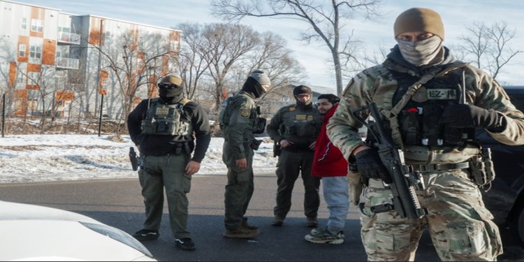 ΗΠΑ: «Πόλεμος» στη Μινεάπολις λόγω ICE – Νέοι πυροβολισμοί στη Μινεσότα