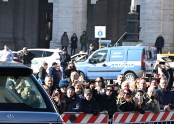 Η Ρώμη αποχαιρετά τον Βαλεντίνο: Τελευταίο αντίο στον θρύλο της μόδας ( φωτό, βίντεο)