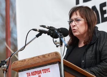 Ελένη Βασάρα (Σύλλογος Τεμπών) στο Nonpapers.gr: Προκλητικοί οι υπαινιγμοί Καρυστιανού για κακοδιαχείριση – Υποσκάπτει τον αγώνα