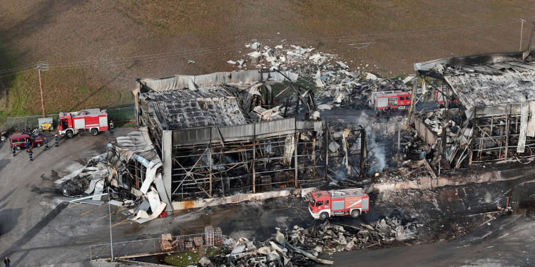 Πυροσβεστική για Βιολάντα: «Πολύμηνη διαρροή προπανίου οδήγησε στην έκρηξη» (βίντεο)