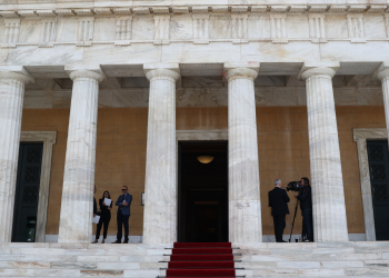 Της «ντροπολογίας» έγινε στη Βουλή για μια ακόμη φορά!