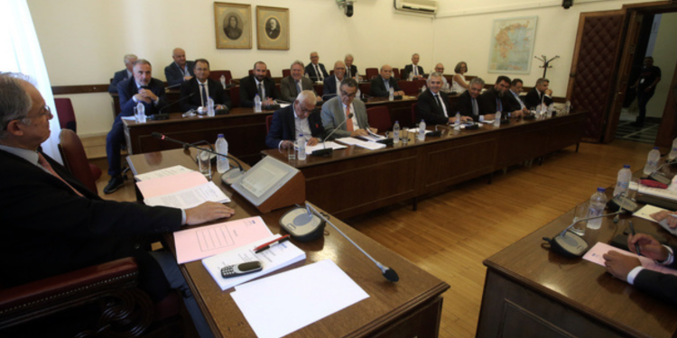 Ποιος νοιάζεται για το Σύνταγμα και τις Ανεξάρτητες αρχές!