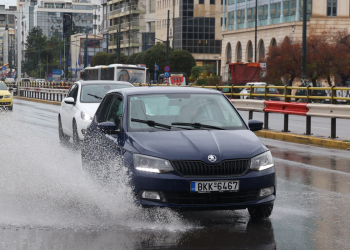 Σαρώνει την Αττική η κακοκαιρία – Σφοδρές καταιγίδες και πλημμυρικά φαινόμενα