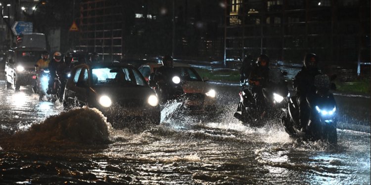 Καιρός: Ο Τσατραφύλλιας «έδωσε» τις μέρες που θα «χτυπήσουν» βροχές την Αττική