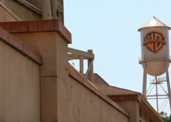 Warner Bros: Απορρίπτει ξανά την πρόταση εξαγοράς της Paramount