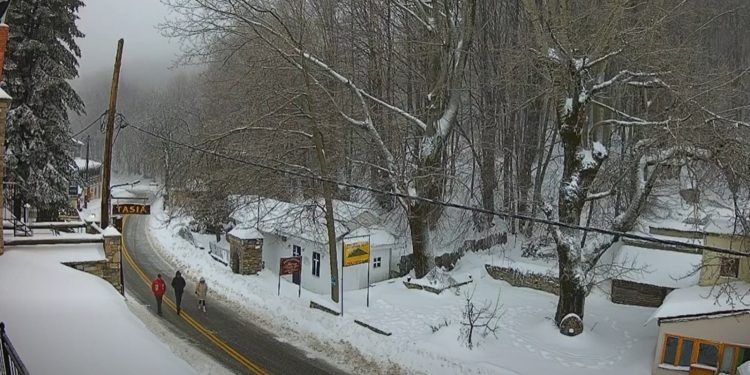 Καιρός: «Επέλαση» του ψύχους – Στα λευκά τα ορεινά (βίντεο)