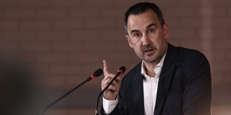 Δραματικές ώρες στη Νέα Αριστερά: Ανοιχτό το ενδεχόμενο της παραίτησης Χαρίτση