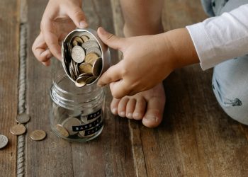 Θα φορολογείται τελικά το «χαρτζιλίκι» μέσω IRIS; Τι λέει η ΑΑΔΕ