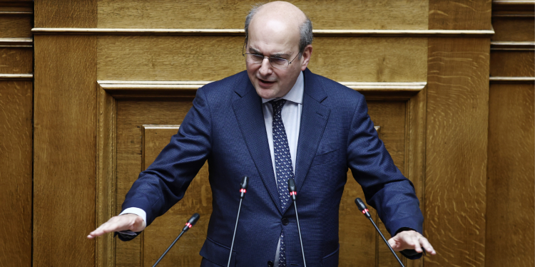 Χατζηδάκης – Ανδρουλάκης: Ευλογιά, φέτα και μετωπική στη Βουλή