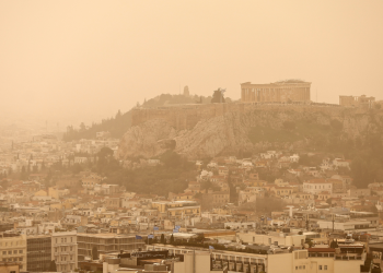 Νέο έκτακτο δελτίο ΕΜΥ: Βροχές, θυελλώδεις άνεμοι και αφρικανική σκόνη θα σαρώσουν τη χώρα