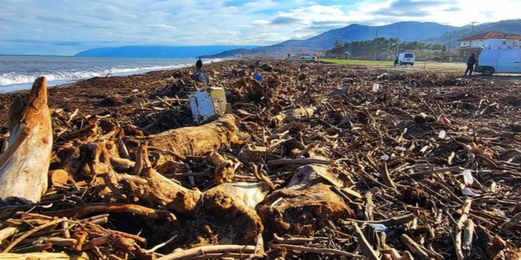 Λάρισα: Αγνώριστη η γέφυρα Καλατράβα στον Αγιόκαμπο μετά την κακοκαιρία (βίντεο)