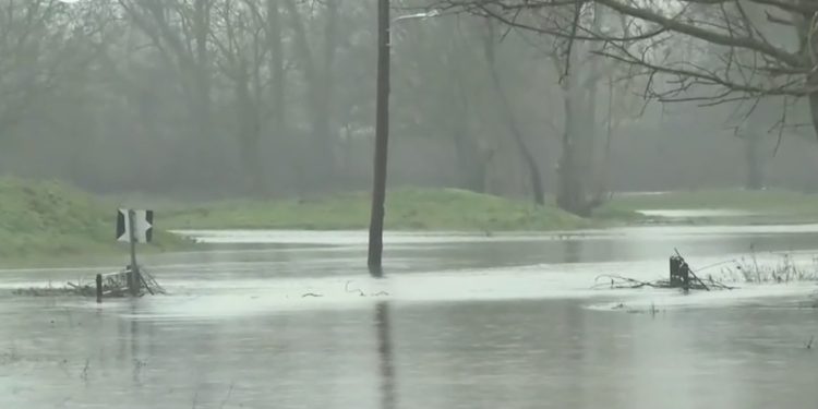 Έβρος: Σε όρια συναγερμού η στάθμη, φόβοι για πλημμύρες