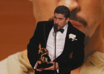 Grammy: Ο Bad Bunny υψώνει φωνή απέναντι στην βίαιη καταστολή της ICE – «Δεν είμαστε ζώα»