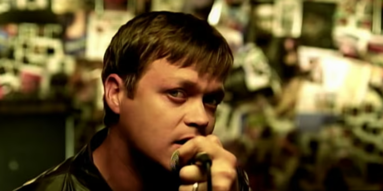 Έφυγε από τη ζωή ο τραγουδιστής των 3 Doors Down Μπραντ Άρνολντ