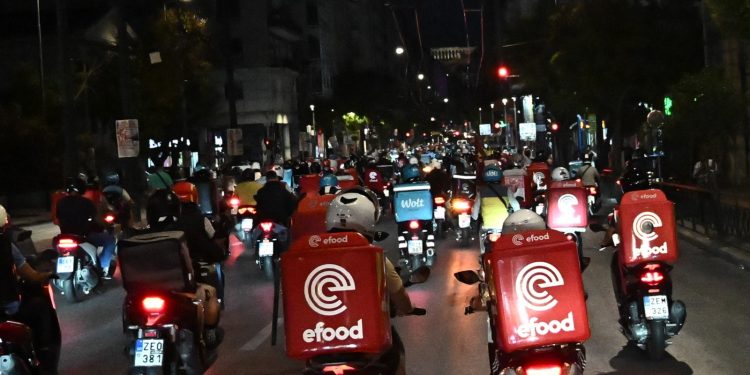 Τσικνοπέμπτη: Πανελλαδική απεργία στην efood