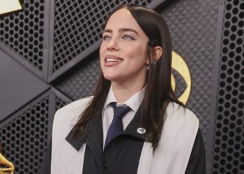 Ηχηρό μήνυμα της Billie Eilish στα Grammy: Γαμ… η ICE – Κανείς δεν είναι παράνομος σε κλεμμένη γη (βίντεο)