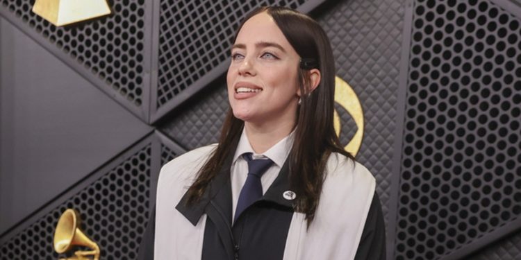 Ηχηρό μήνυμα της Billie Eilish στα Grammy: Γαμ… η ICE – Κανείς δεν είναι παράνομος σε κλεμμένη γη (βίντεο)