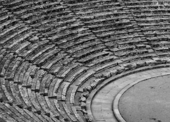 Επίδαυρος 2026: Αρχαία τραγωδία και σύγχρονη όπερα σε ένα ιστορικό καλοκαίρι