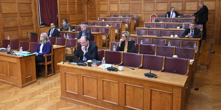 Εξεταστική ΟΠΕΚΕΠΕ: Χαμός με Κωνσταντοπούλου και Νικολακόπουλο