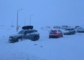 Εγκλωβισμένοι στο Χιονοδρομικό Φαλακρού: Δεκάδες επισκέπτες, ανάμεσά τους και οικογένειες με μικρά παιδιά