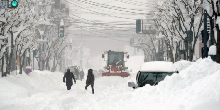 Σφοδρή χιονοθύελλα πλήττει την Ιαπωνία – Τουλάχιστον 30 νεκροί (φώτο, βίντεο)