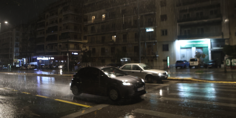 Καιρός: Έντονη και πρόσκαιρη επιδείνωση με καταιγίδες και ανέμους