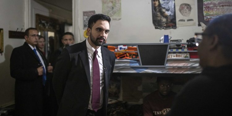 ΗΠΑ: Η αριστερή πτέρυγα των δημοκρατικών ψηφίζει… κέντρο