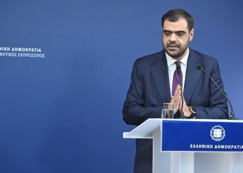 «Ο τζάμπας πέθανε»: Καλύπτει Αλεξοπούλου ο Παύλος Μαρινάκης (βίντεο)