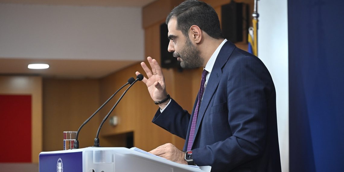 Σκληρή πίεση στο ΠΑΣΟΚ από Μαξίμου για τη συνταγματική αναθεώρηση