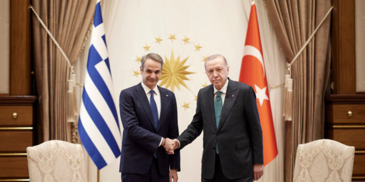 Σε εξέλιξη η συνάντηση Μητσοτάκη – Ερντογάν στην Άγκυρα