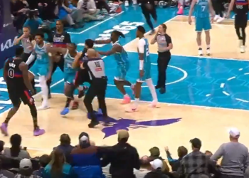 NBA: Ξύλο και αποβολές στο Χόρνετς – Ντιτρόιτ, από παρκέ έγινε ρινγκ (βίντεο)