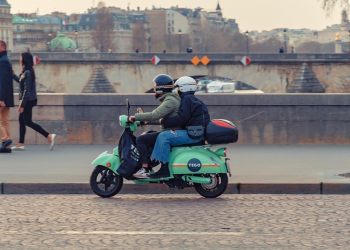 5 επικίνδυνα λάθη που κάνει ο συνεπιβάτης στη μηχανή