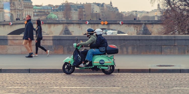 5 επικίνδυνα λάθη που κάνει ο συνεπιβάτης στη μηχανή