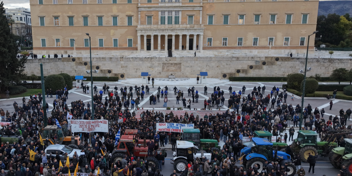 Μεγάλη συγκέντρωση των αγροτών στο Σύνταγμα (βίντεο)