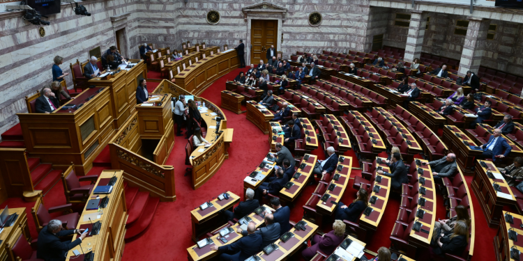 Ψηφίστηκε το νομοσχέδιο για τις συλλογικές συμβάσεις