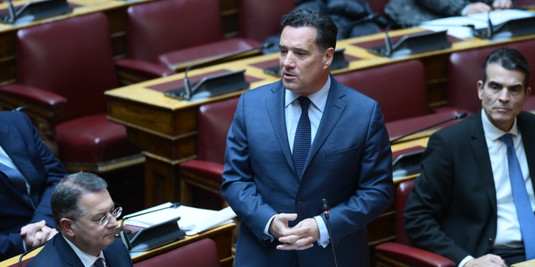 Άγριο επεισόδιο στην Βουλή μεταξύ του Άδωνι Γεωργιάδη και της Ζωής Κωνσταντοπούλου