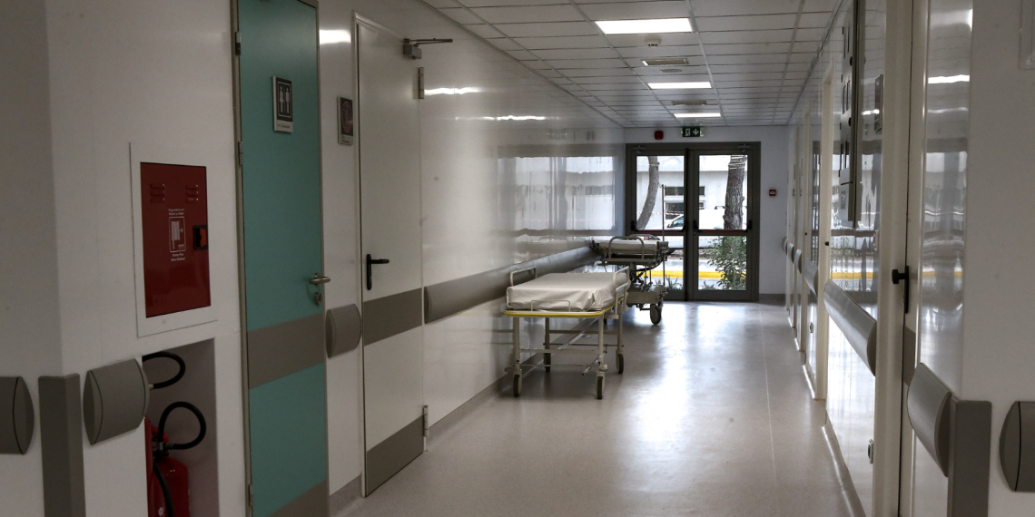 Συναγερμός για τη γρίπη: 15 θάνατοι μέσα σε μία εβδομάδα – Έκκληση για εμβολιασμό από τον ΕΟΔΥ