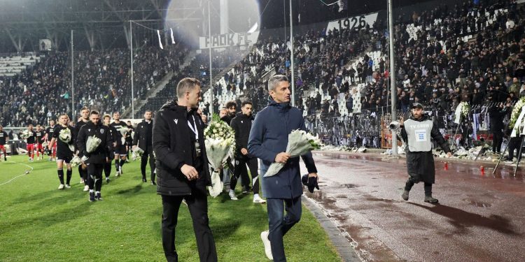 Τούμπα: Συγκίνηση και φόρος τιμής για τους 7 οπαδούς του ΠΑΟΚ (φωτό)