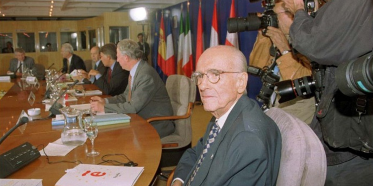 Ανδρέας Παπανδρέου και Ευρώπη: Όταν η Ελλάδα δεν ήταν δεδομένη