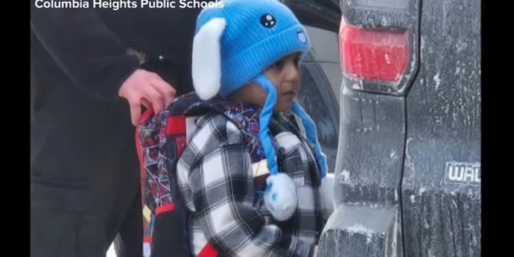 Απελευθερώνεται με εντολή δικαστή ο 5χρονος Λίαμ που είχε συλλάβει η ICE