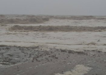 Κακοκαιρία: Πλημμύρισε ο Αγιόκαμπος στη Λάρισα – Πηνειός και θάλασσα «κατάπιαν» τους δρόμους (βίντεο)