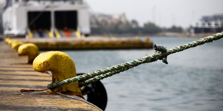 Μάστιγα η εγκατάλειψη πληρωμάτων: 6.223 ναυτικοί εγκαταλείφθηκαν σε 410 πλοία μέσα στο 2025